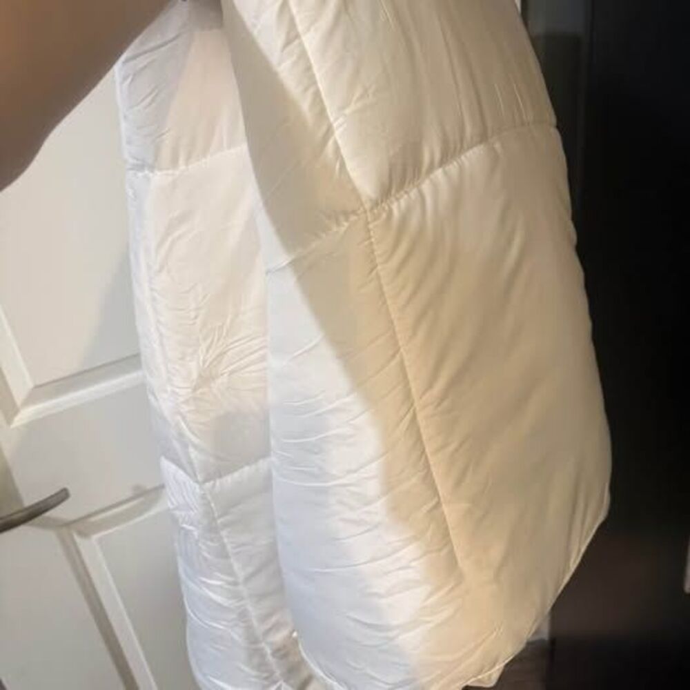 White Quilted Comforter twin size